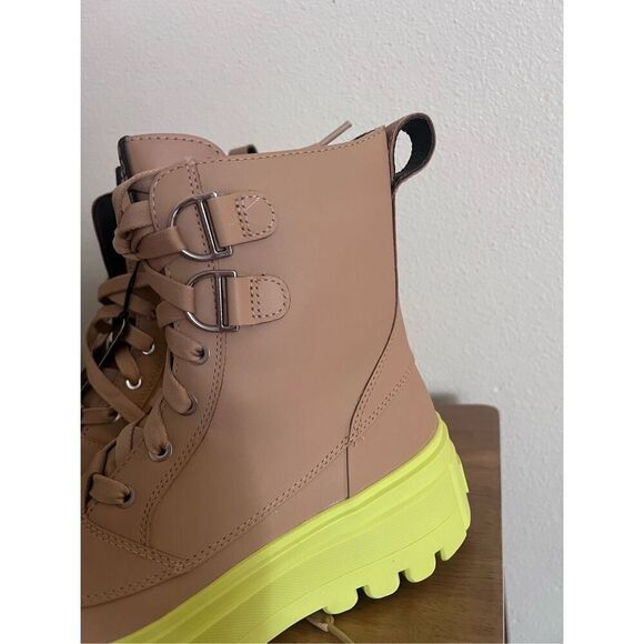 Sorel Women’s Caribou x Boot Lace boots in tan - Picture 5 of 10